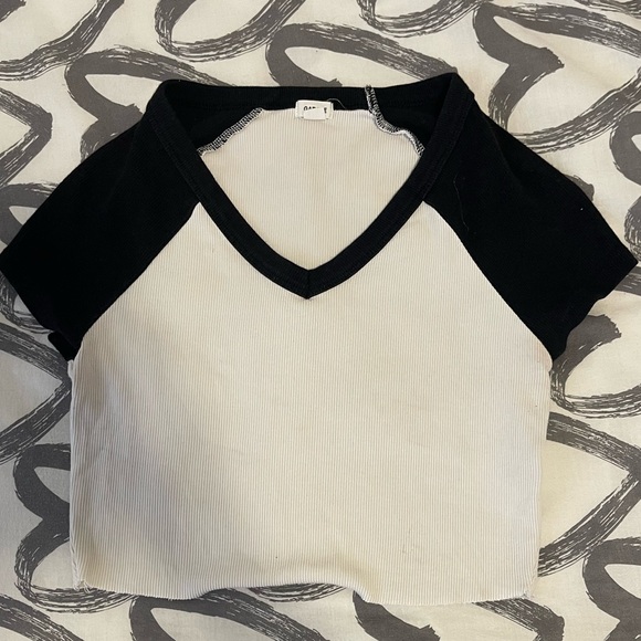 This baseball crop top us very comfortable for summer - Picture 1 of 6